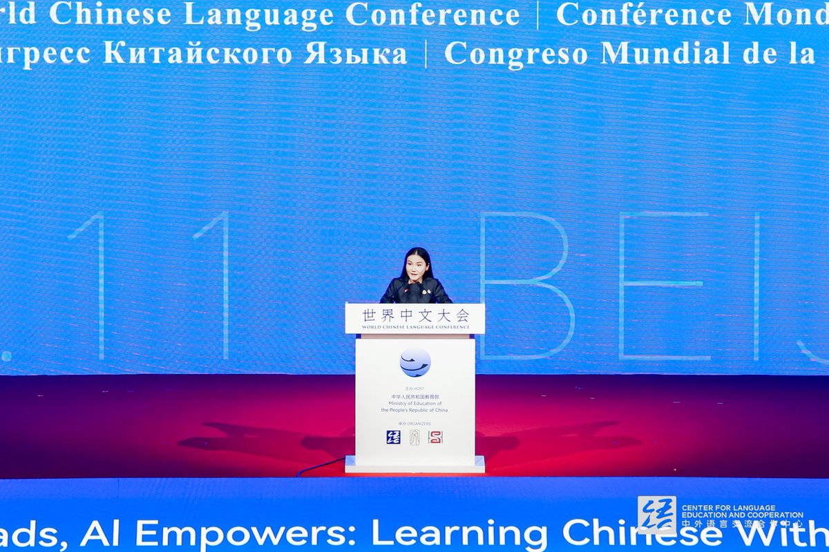 DrNarumonP's tweet image. “รมว.นฤมล”โชว์วิสัยทัศน์ใหม่บนเวที World Chinese Language Conference 2025 ดัน “นวัตกรรม–AI” ยกระดับการเรียนภาษาจีนทั่ว ปท. หนุนความร่วมมือไทย–จีนยุคใหม่ ครบรอบ 50 ปีความสัมพันธ์ทางการทูต

วันที่ 14 พ.ย. 2568 ศ.ดร.นฤมล ภิญโญสินวัฒน์ รัฐมนตรีว่าการกระทรวงศึกษาธิการ…