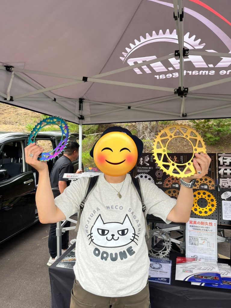 bakuretta's tweet image. 茶ミーティングの #xam さんブースのガチャで当たったリアスプロケが届きました！悩みに悩んでせっかくだから派手めにお願いしました。今回の交換には間に合わなかったので次回にでも🙋‍♀️

#ガチャはやらなきゃあたらない 
#xam
#茶ミーティング
#Vストローム250SX