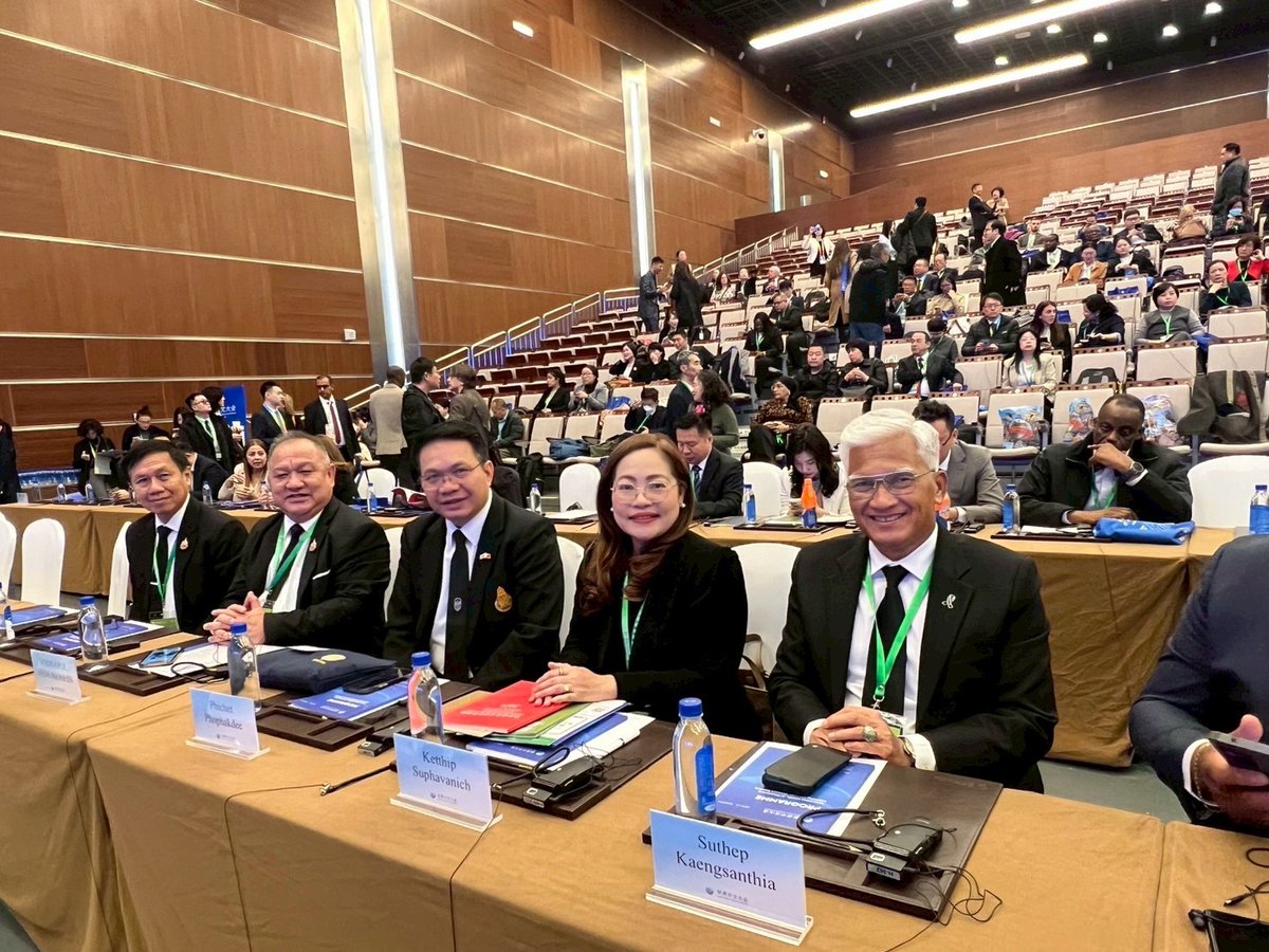 DrNarumonP's tweet image. “รมว.นฤมล”โชว์วิสัยทัศน์ใหม่บนเวที World Chinese Language Conference 2025 ดัน “นวัตกรรม–AI” ยกระดับการเรียนภาษาจีนทั่ว ปท. หนุนความร่วมมือไทย–จีนยุคใหม่ ครบรอบ 50 ปีความสัมพันธ์ทางการทูต

วันที่ 14 พ.ย. 2568 ศ.ดร.นฤมล ภิญโญสินวัฒน์ รัฐมนตรีว่าการกระทรวงศึกษาธิการ…