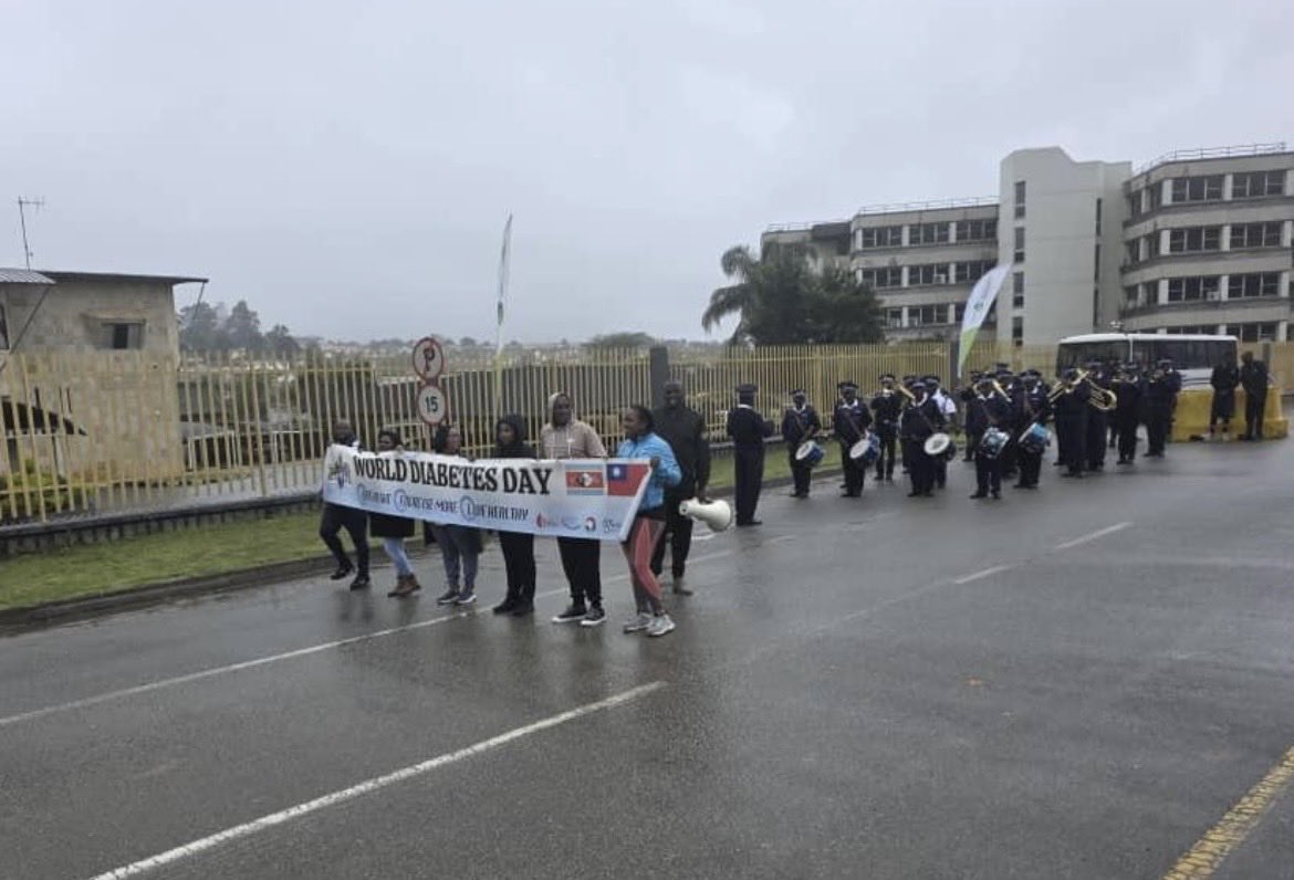Lomakhisim31927's tweet photo. Stepping out in the rain but standing strong for change. 💙
This #WorldDiabetesDay, let’s raise awareness, break the stigma, and champion healthier futures for all. One step, one voice, one community. #WDD2025 #BlueCircle
#Eswatiniawuncinyana🇸🇿 https://t.co/p7lvaWuB6R