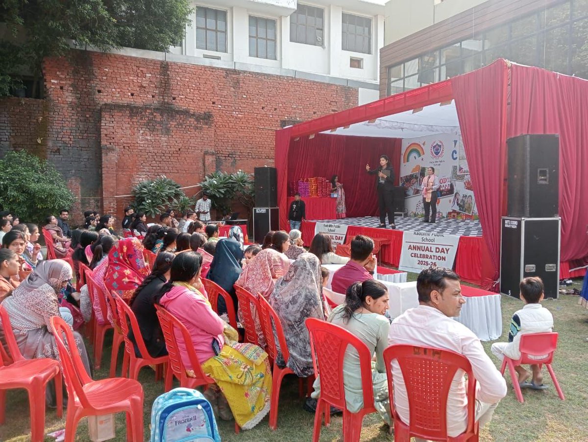 OfficialUPMetro's tweet photo. बाल दिवस के इस विशेष अवसर पर,आगरा मेट्रो ने रैडक्लिफ पब्लिक स्कूल के वार्षिक उत्सव में जागरूकता की नई राह जगाई— क्योंकि सुरक्षित सफ़र से ही बनते हैं सुरक्षित कल।
#AgraMetro #UPMRC #ChildrensDay #RadcliffePublicSchool #Agra #AgraUpdate #AnnualDay #PublicTransport #MetroService https://t.co/Al5a6WZgST
