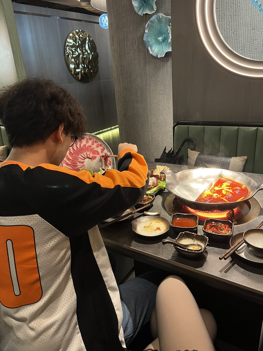 Angel7x_X's tweet image. 我们还会一起吃好多饭的