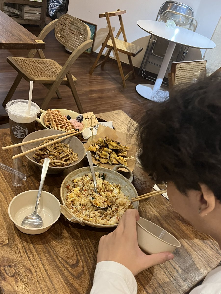 Angel7x_X's tweet image. 我们还会一起吃好多饭的