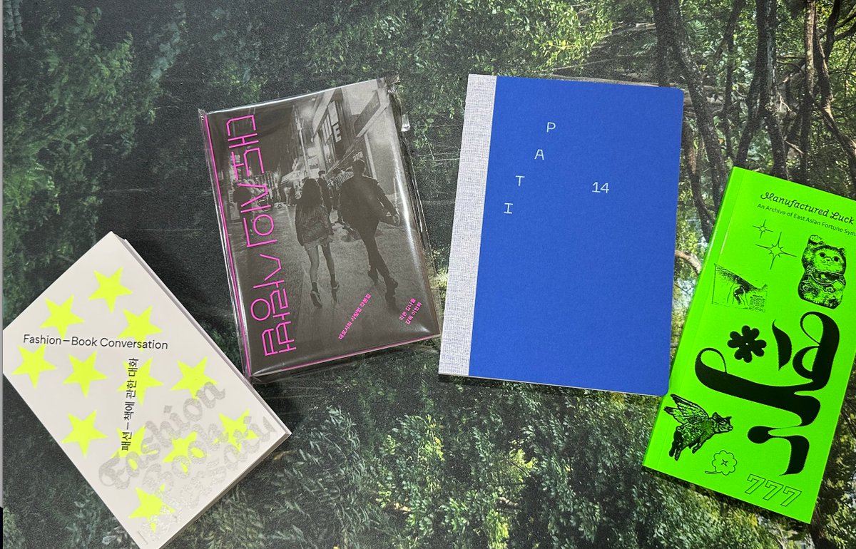 ah0_dotdot's tweet image. 그리고 다른 부스들에서 산 책들. 말해뭐해 기획력 짱인 플레인아카이브의 대도시의 사랑법 각본집. PATI의 다이어리. (저 이미 호보니치 다이어리 큰맘먹고 샀는데 너무예쁘게 만드셔서 사버림;) 출판사를 못찍어온 ㅠㅠ 복복복 책. 커튼아이디어 출판사의 책.