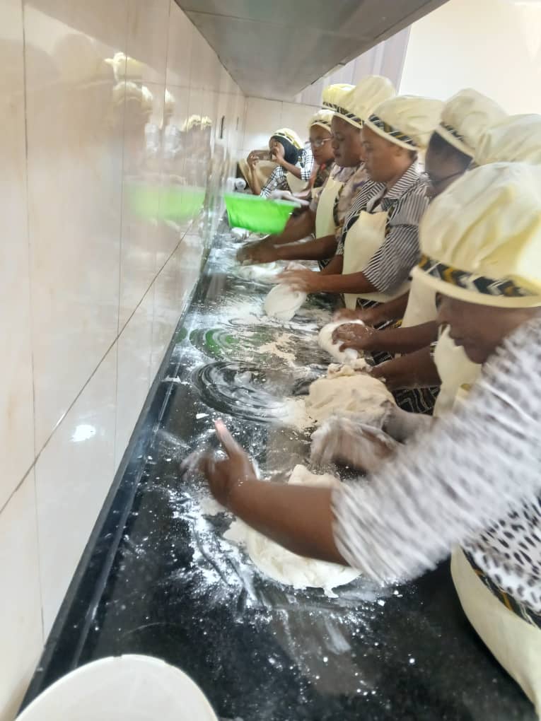 bake_4_me_ltd's tweet image. Your baking journey starts here!

It&apos;s 100% hands-on training delivered in a supportive community. 
We lift each other up, ensuring every single student masters the skills.

Success is baked in.

#Bake4MeSchool