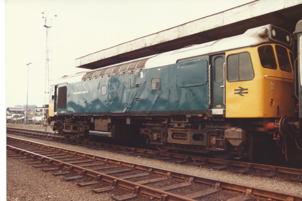 BR Class 25 332 Tamworth Castle, at Leeds, with a parcels service in 1988