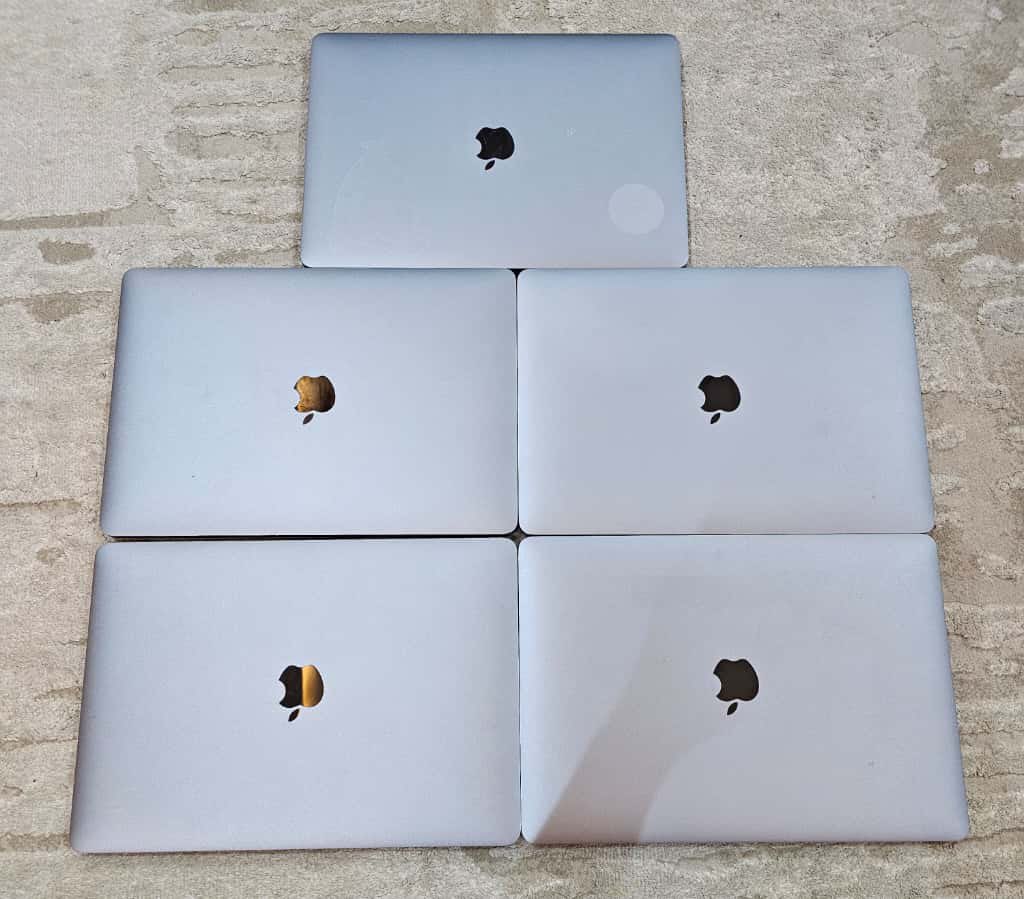 swapshop_ng's tweet image. All Fresh From @swapshop_ng 🔥🔥

2018 Macbook Pro 13 Touch-bar
Core i7
16GB/256GB 
N680,000

2017 Macbook Pro 13 Touch Bar
Core i5
8GB/512GB 
N580,000
Reliable Fast and ready for Dispatch.
🚀🚀🚀
#MacBookPro 
#macbook 
#swapshop
#gadget 
#lifestyle