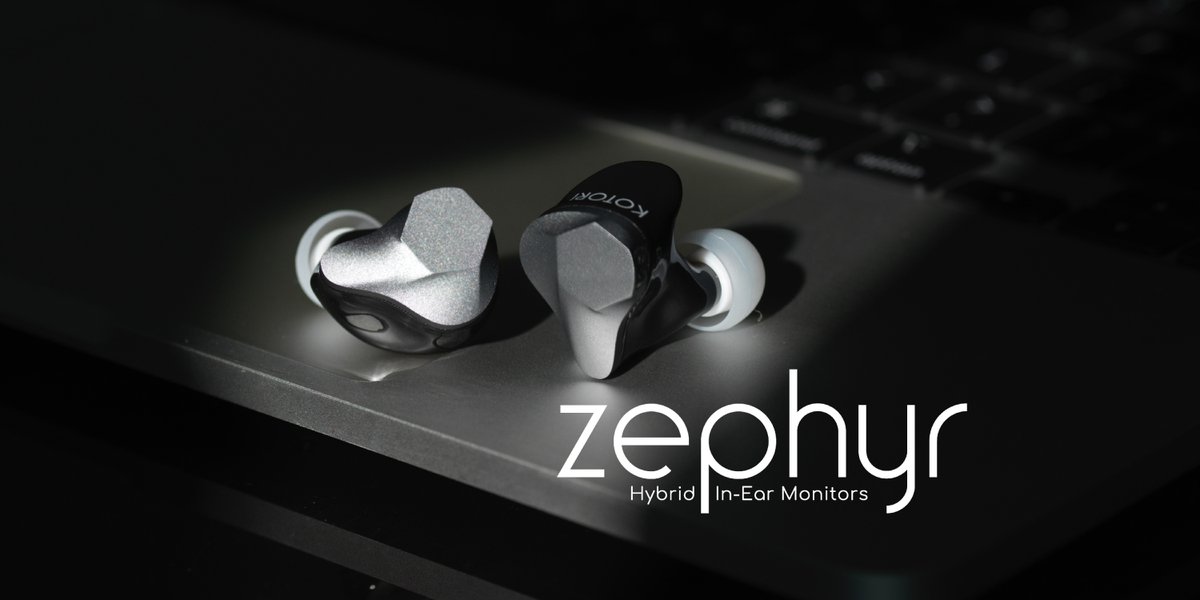 kotoriaudio_jp's tweet image. ●────────●
  KOTORI Audio Zephyr 

1BA＋1DD構成のハイブリッドIEM。
筐体内部の圧力を最適に調整する独自音響システムを採用し、軽やかでしなやか、包み込むようなサウンドを実現。その名の通り「そよ風」のように、音楽に新しい息吹を。
amzn.asia/d/6UsrvE6

#KotoriAudio #Zephyr