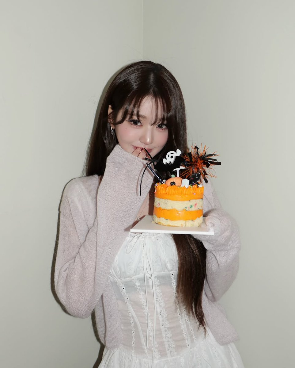 ivepics_'s tweet image. wonyoung instagram update