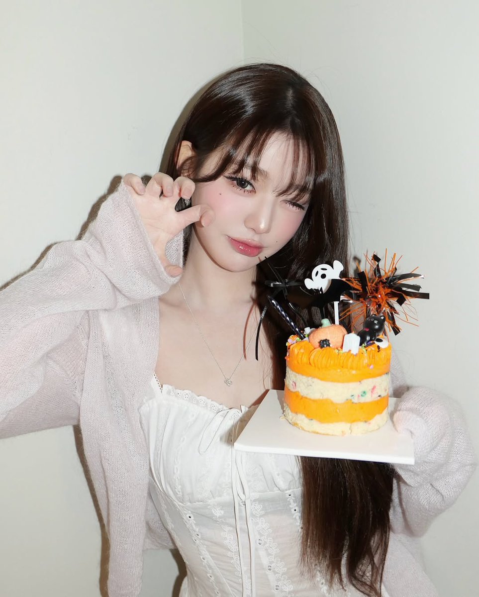 ivepics_'s tweet image. wonyoung instagram update