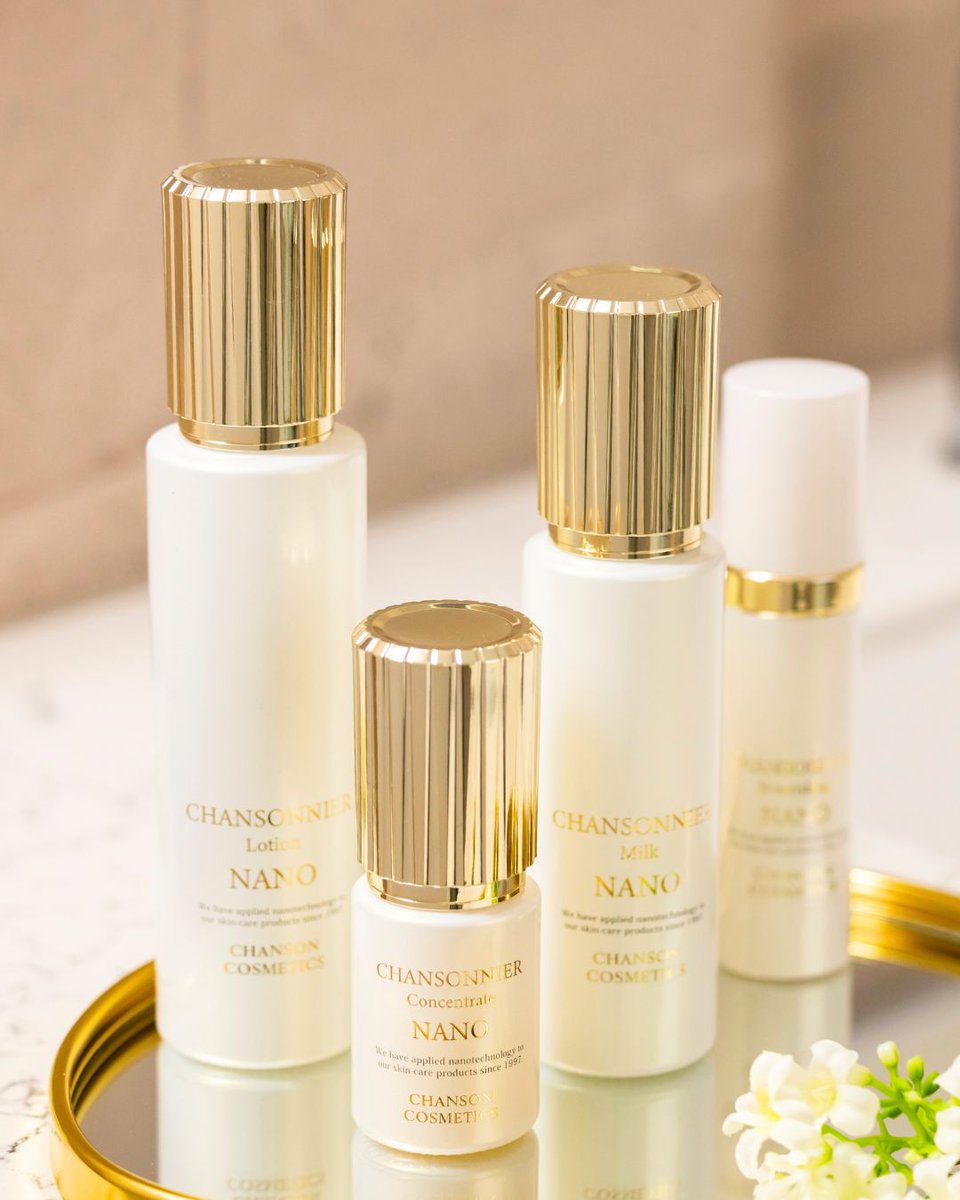 秋の夜に、ふわっと香るスキンケア💐 華やかで透明感のある香りに、 肌