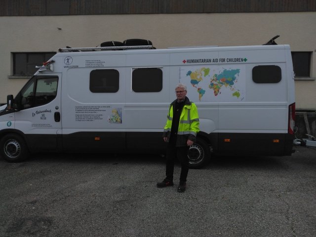 Bonjour à tous, voilà je voudrais vous parler d'une association qui transporte du matériel médical et humanitaire vers l'Ukraine. Malheureusement, le camion est en panne, la boîte à vitesses vient de casser. Nous sommes en train d'organiser une collecte pour payer les réparations