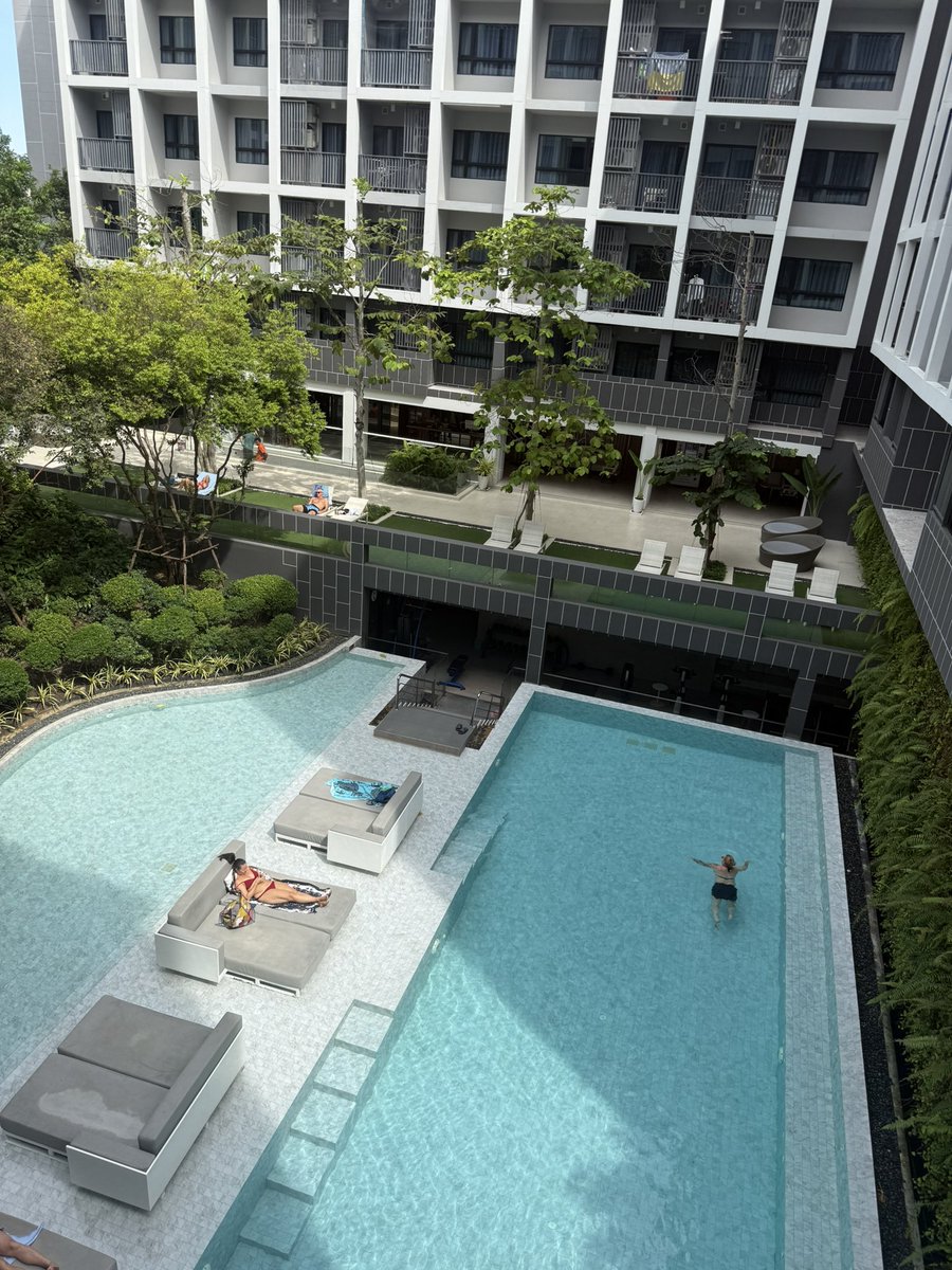 Gm chat

Enough shitposting for today ima go enjoy my day