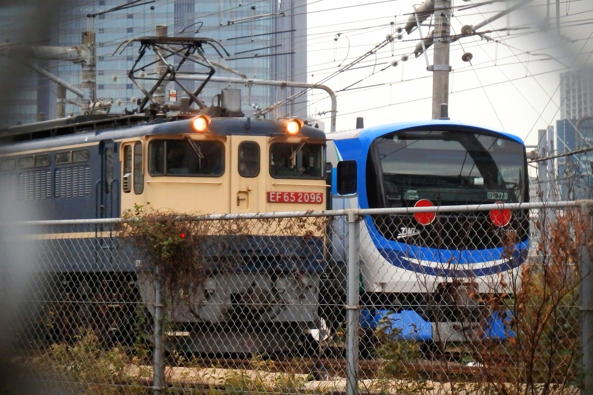 昨日は大崎に到着した71-000形のZ13編成を見てきました。 既に営業中の