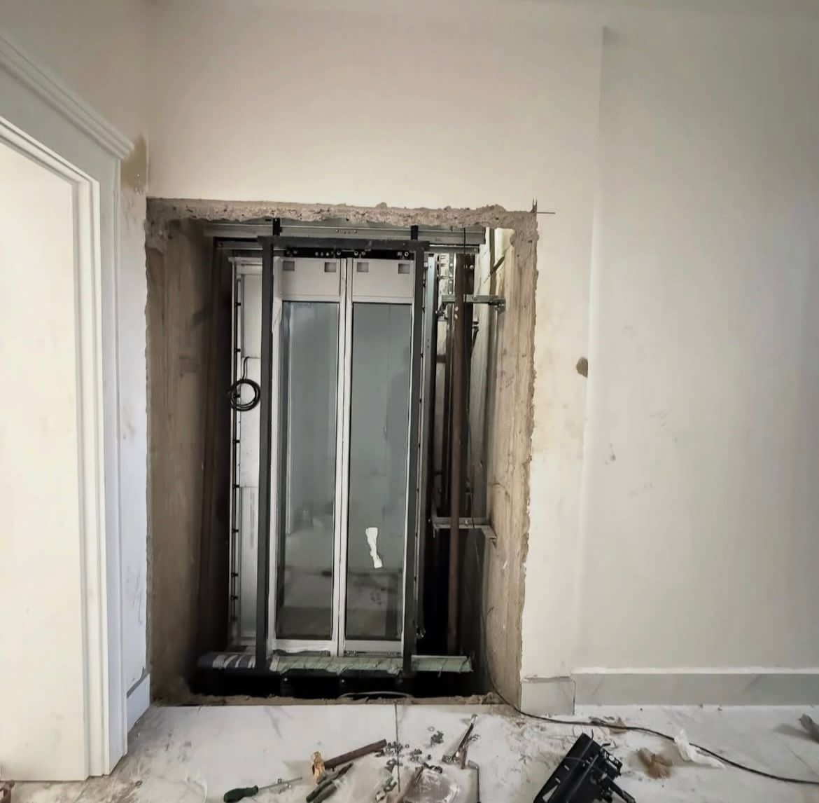 PapiTalk2papi's tweet image. New listing
Newly constructed 7bedroom fully detached mansion available for sale.

Features:
- privately gated compound
- All rooms ensuite
- Spacious rooms
- Walk in closet
- Office/Study room
- Elevator

Location: Asokoro - Abuja

Price: N2B