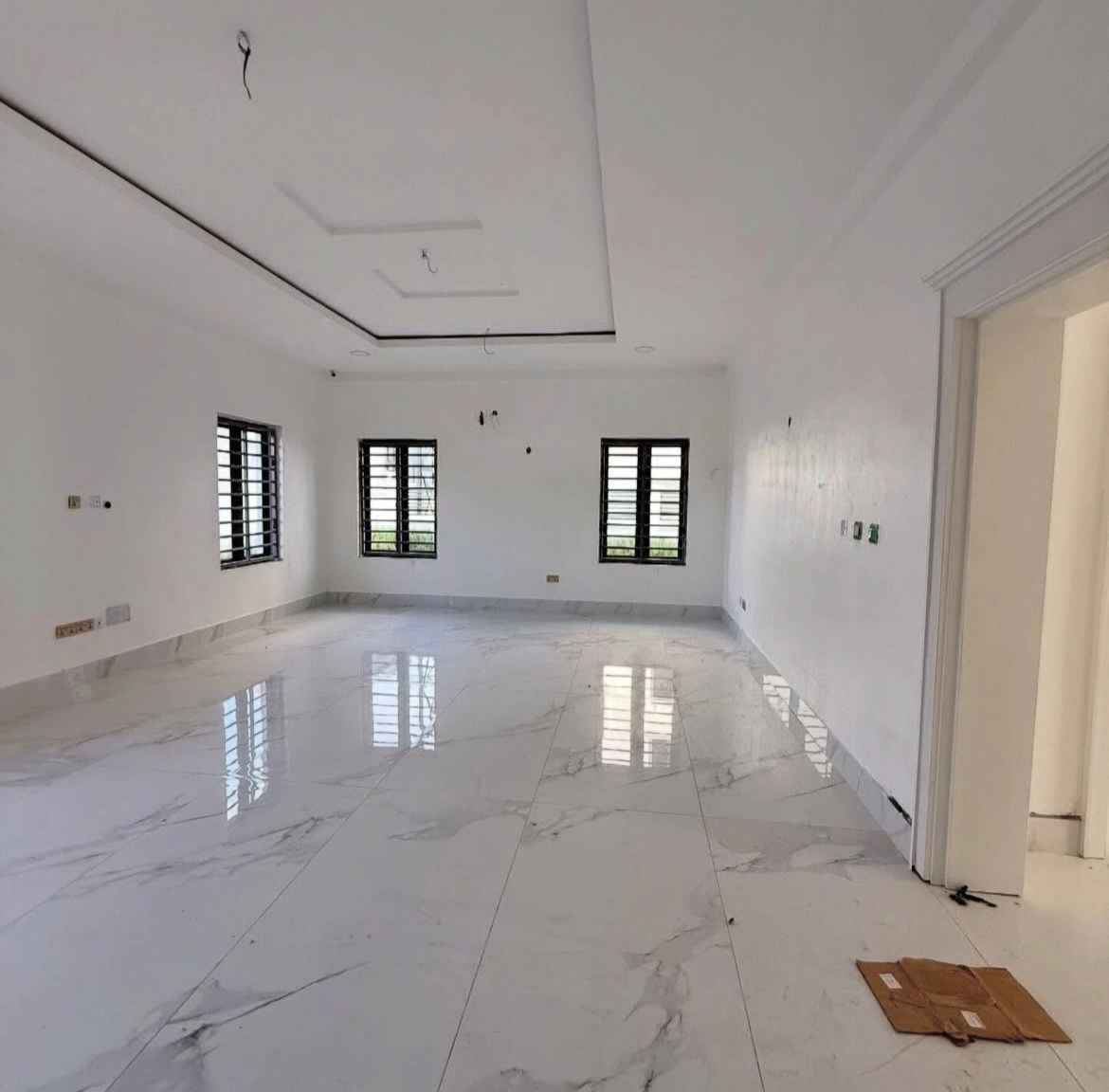 PapiTalk2papi's tweet image. New listing
Newly constructed 7bedroom fully detached mansion available for sale.

Features:
- privately gated compound
- All rooms ensuite
- Spacious rooms
- Walk in closet
- Office/Study room
- Elevator

Location: Asokoro - Abuja

Price: N2B