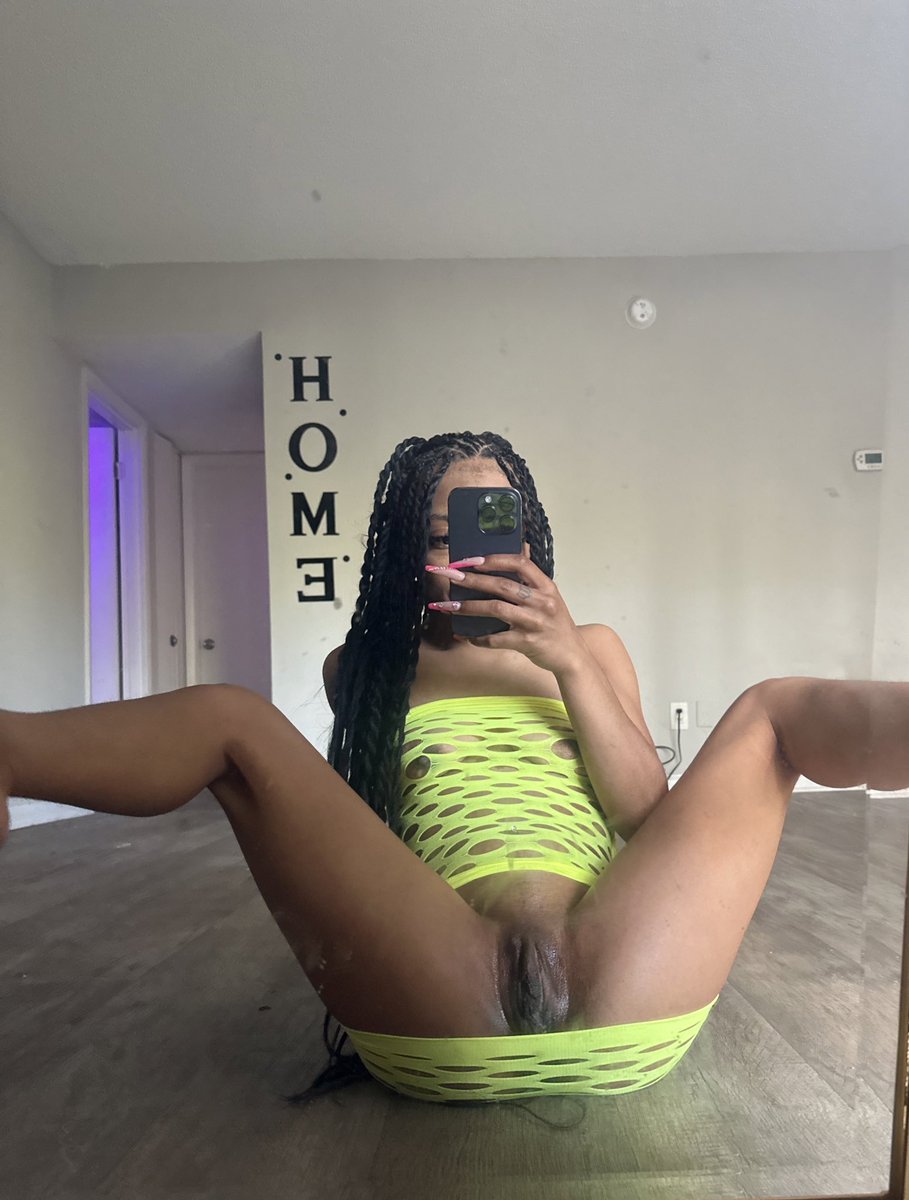 FREAKY BELLA tweet media