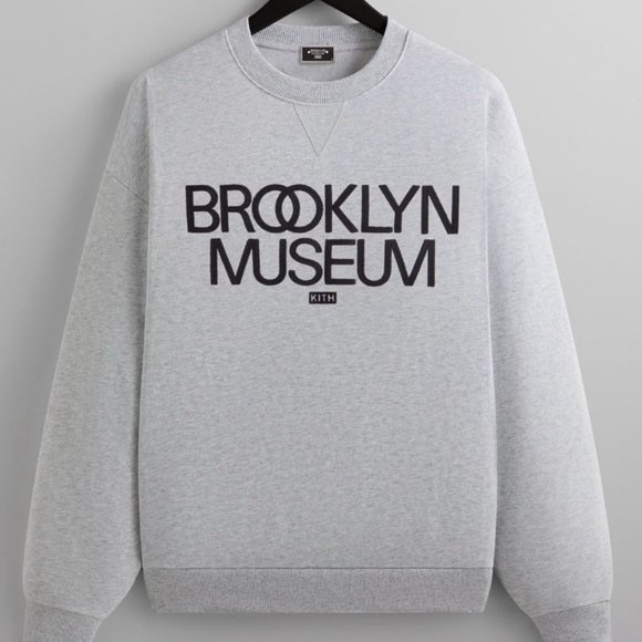 왜 이렇게 귀여운 티셔츠 입고 다님?