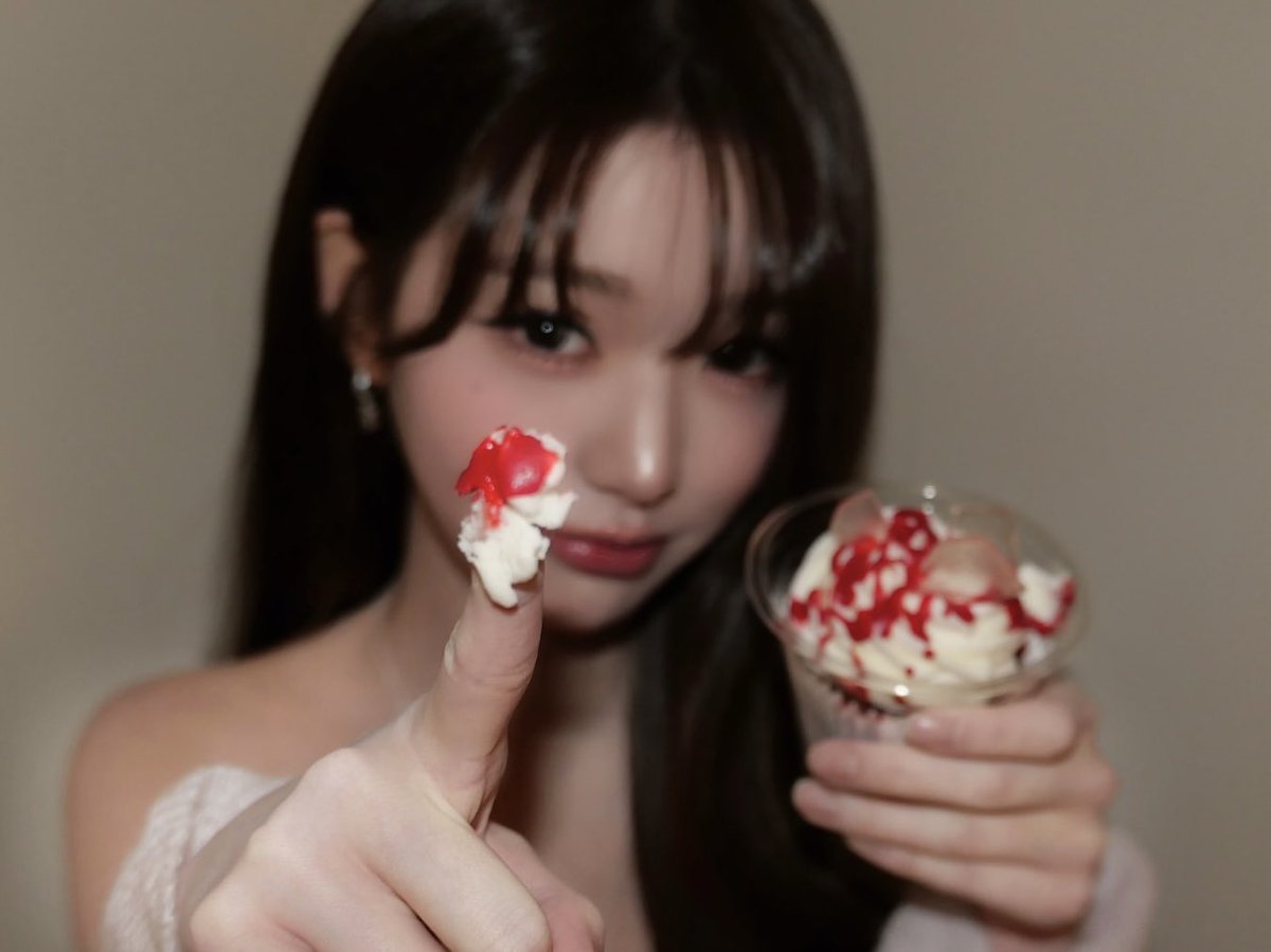 foreverin10ve's tweet image. 지나가던 트친 코에 케이크를 묻혀보세요 !