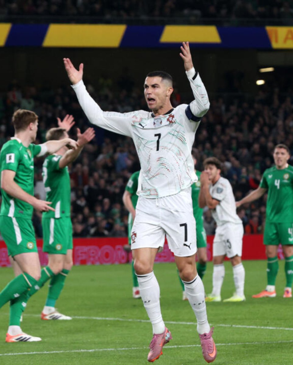 iSportsAPI's tweet image. 🟥Cristiano Ronaldo got his first red card for Portugal after elbowing Ireland defender.

He will miss at least the first game of the 2026 World Cup.

#FIFAWorldCup #FIFAWCQ2026