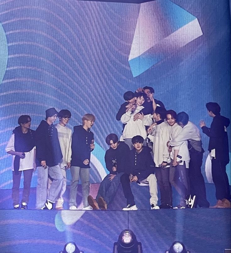 lovrehani's tweet image. “all i want is for my boys to stick together without fighting.” 🥹🫂