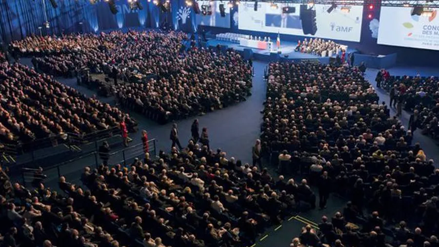 la1ere's tweet photo. 🟡 Avant le Congrès des maires de France, les édiles d'Outre-mer réclament une meilleure prise en compte de leurs réalités

👉Les élus ultramarins sont réunis à Paris à l'initiative de l'ACCD'OM (Association des communes et collectivités d'Outre-mer)

📱💻 https://t.co/uR9hTFrCYE https://t.co/P9EOfBoNBD