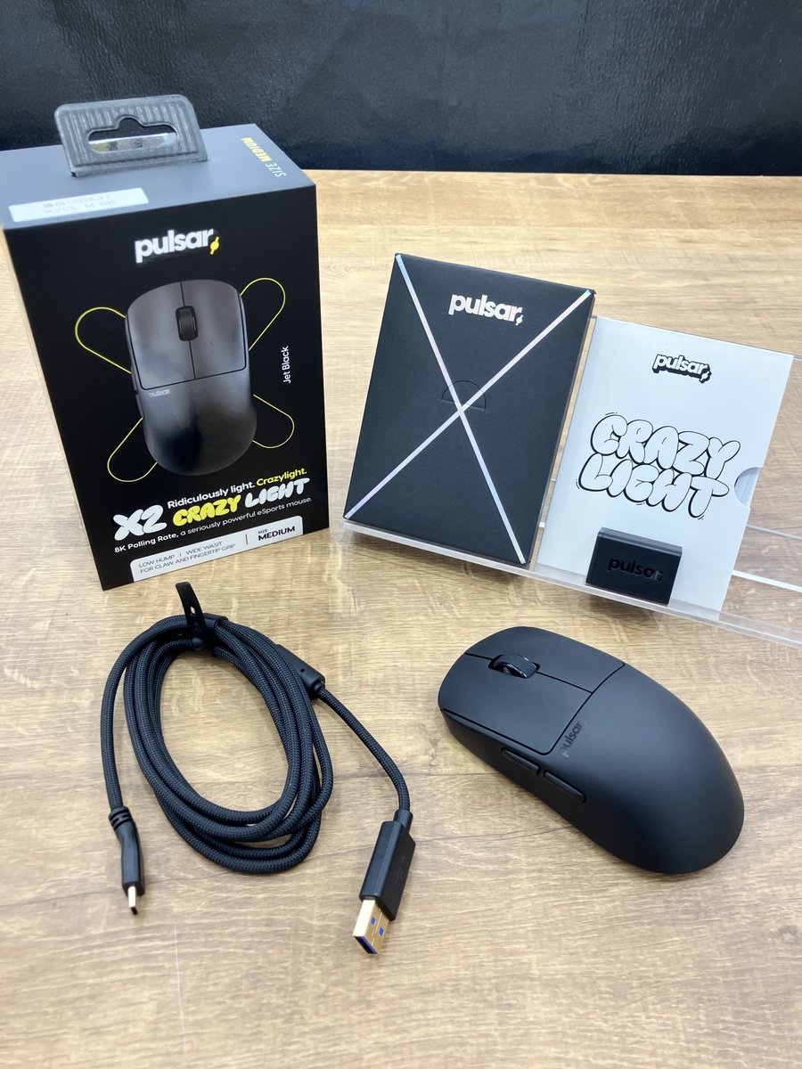dospara_sga's tweet image. 📢＼【新商品のご紹介】／📢

#Pulsar
『X2 CrazyLight Medium(PX2CL201)』

重量39g！！
驚異の超軽量ゲーミングマウスです！！⚡⚡

8Kポーリングレートの高い応答性に加え、
1億回のクリックに耐えるの耐久性を誇ります！！

長時間のゲームプレイをされるお客様は
是非ご検討ください！！🎮
