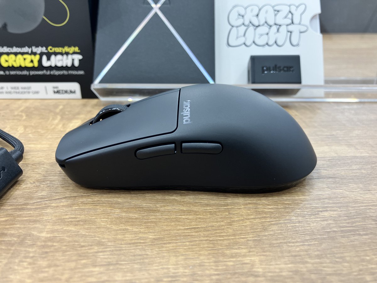 dospara_sga's tweet image. 📢＼【新商品のご紹介】／📢

#Pulsar
『X2 CrazyLight Medium(PX2CL201)』

重量39g！！
驚異の超軽量ゲーミングマウスです！！⚡⚡

8Kポーリングレートの高い応答性に加え、
1億回のクリックに耐えるの耐久性を誇ります！！

長時間のゲームプレイをされるお客様は
是非ご検討ください！！🎮