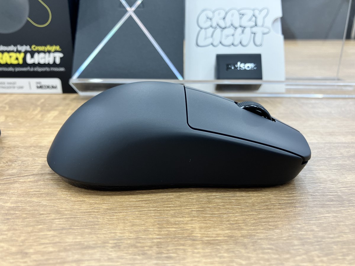 dospara_sga's tweet image. 📢＼【新商品のご紹介】／📢

#Pulsar
『X2 CrazyLight Medium(PX2CL201)』

重量39g！！
驚異の超軽量ゲーミングマウスです！！⚡⚡

8Kポーリングレートの高い応答性に加え、
1億回のクリックに耐えるの耐久性を誇ります！！

長時間のゲームプレイをされるお客様は
是非ご検討ください！！🎮