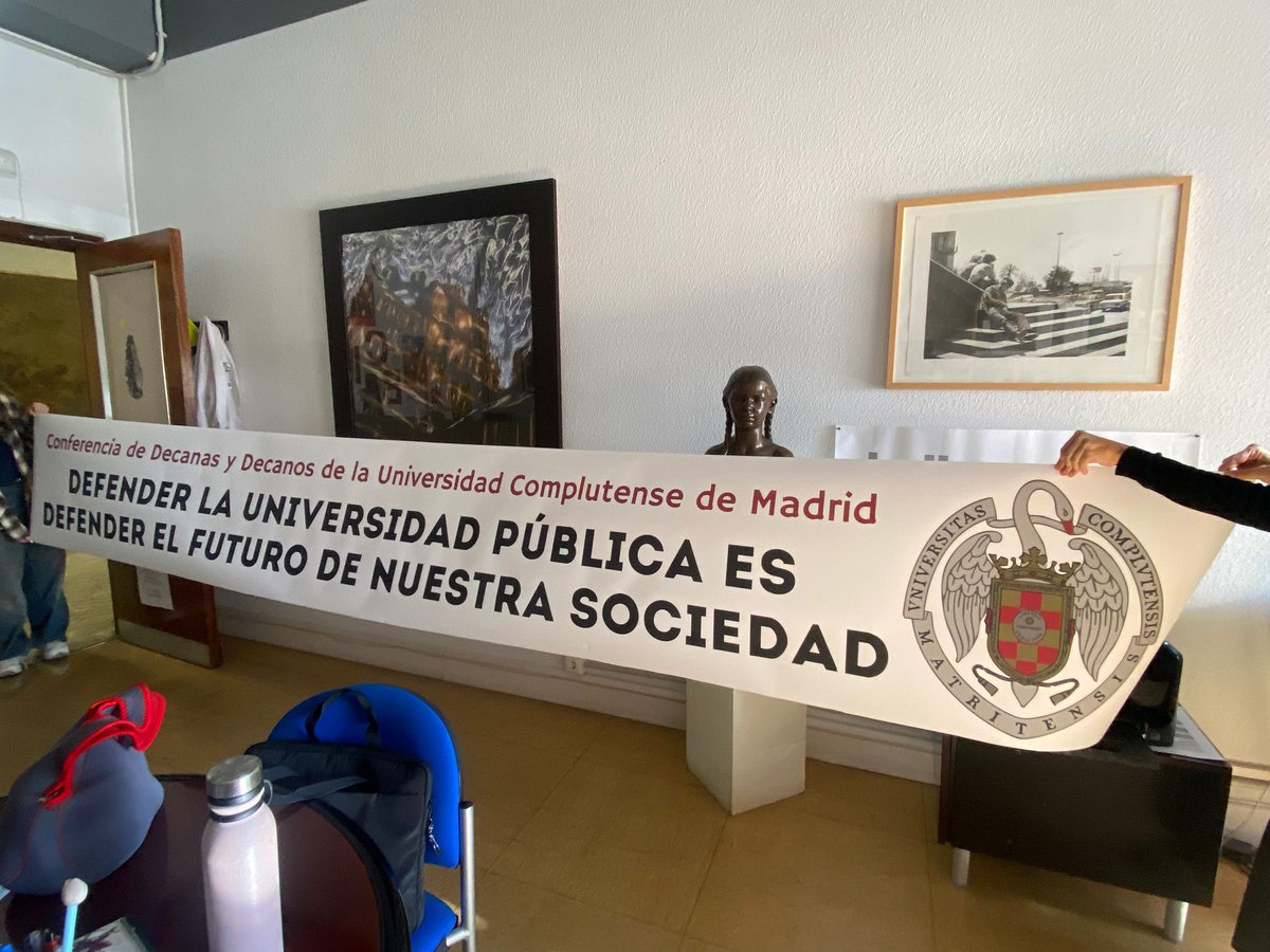 Las decanas y los decanos de las 26 Facultades de la Universidad Complutense de Madrid se concentrarán hoy a las 12:00 horas en la Puerta del Sol para reivindicar, de manera conjunta, la defensa de la universidad pública