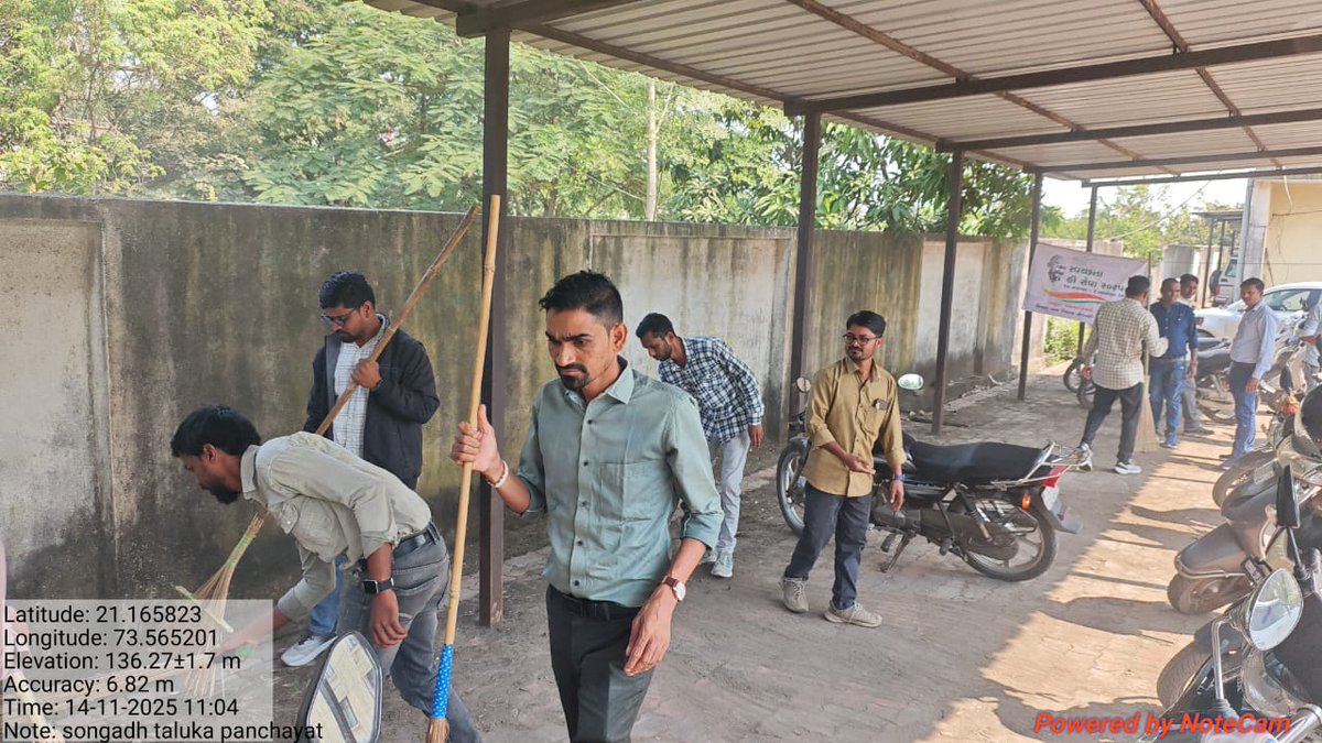 TPSongadh's tweet photo. આજ તા.૧૪/૧૧/૨૦૨૫ના રોજ  સોનગઢ તાલુકા પંચાયત કચેરી ખાતે માન. પ્રધાનમંત્રી સાહેબશ્રી દ્રારા સમગ્ર ભારતમાં સફાઇ અભિયાન કાર્યક્રમનાં સુત્રને સાકાર કરવા સ્વચ્છતા માટેના જન આંદોલનની ઉજવણીનું આહવાન કરવામાં આવેલ છે. જે અંતર્ગત કર્મચારી દ્રારા અને તાલુકા વિકાસ અધિકારીશ્રી સોનગઢ https://t.co/XT2XgM68G8