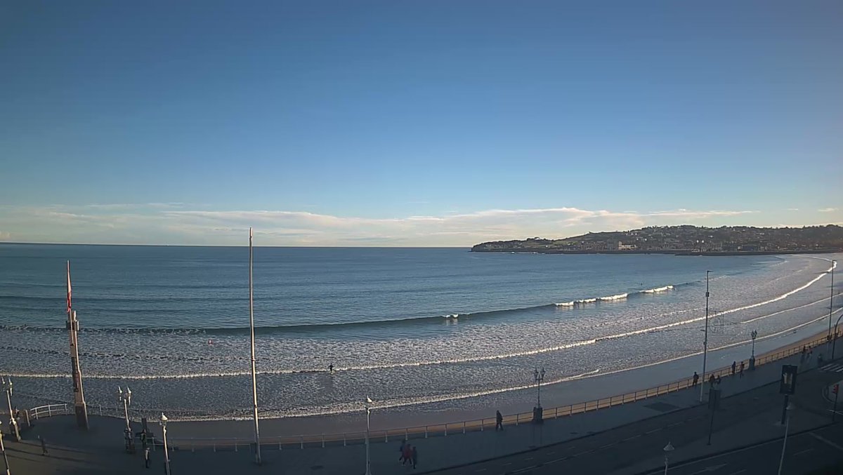 Buenos días. Cielos prácticamente despejados en #Gijón. 14,9ºC, que son la mínima. Los valores siguen muy altos, por poner en contexto la mínima que tenemos debería ser la máxima un día de noviembre.

Irá aumentando la nubosidad media y alta. El viento hoy amaina. Máximas de 20ºC