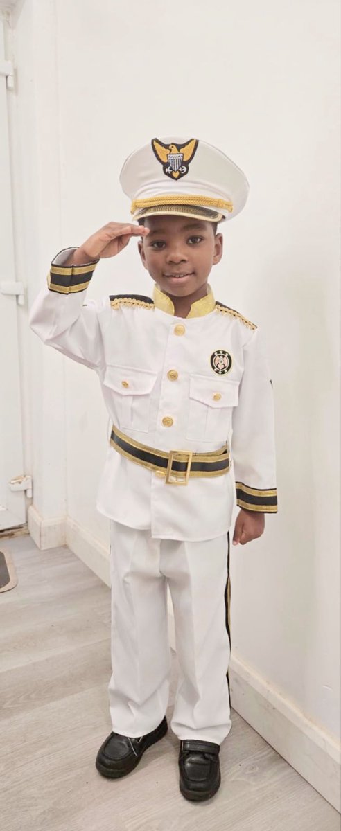 i_am_ruffless's tweet photo. Wike: You were not born when i was in school

Admiral: I have Integrity

Wike: You are a f**l

Admiral: Am not a f**l, YOU are SIR

Wike: Do you know who i am??

Admiral: WEE YOU KEEP QIUTEEEEE
#Wike #Osimhen  #Wike https://t.co/16SRFpDleq