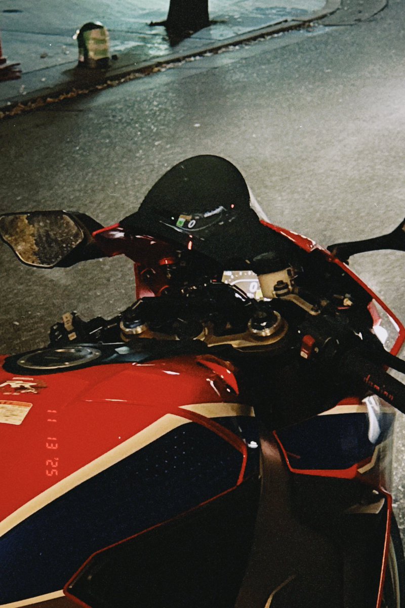 tk_ER34_FD3S's tweet photo. かっこよすぎて写真撮影止まらんかった😍
CBR1000RR SP2✨️ https://t.co/v1zm7V5RH4