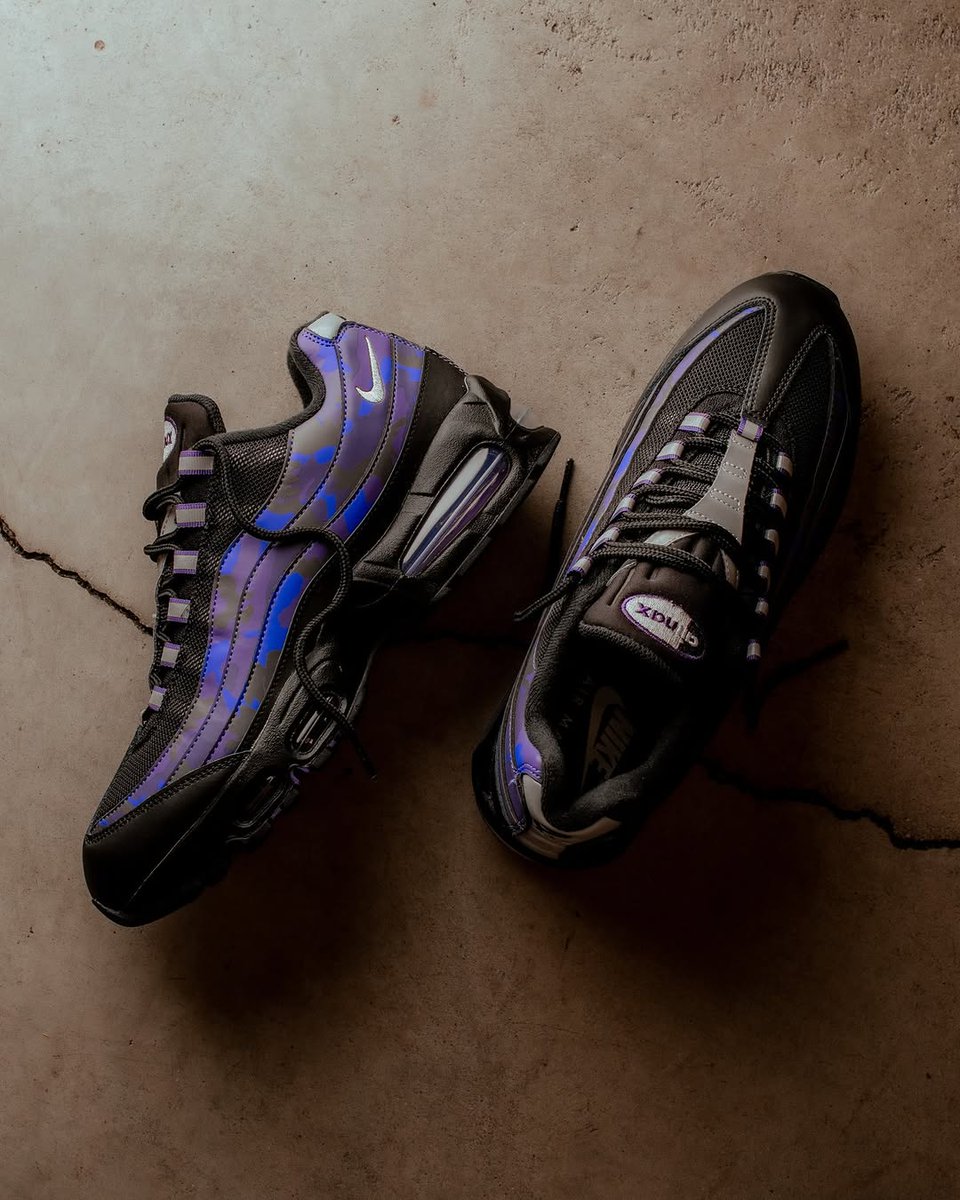 infinity_drip's tweet photo. Pair your Nike Air Max Court 95 purple Grape Camo with denim blue jorts, a white tee, Nike socks, silver jewelry, AirPods Max and a neutral cross bag. 

Fit is perfect for running your Friday activities, whether it's a quick shopping errand or dinner with friends, you won't miss. https://t.co/2sjIUzOFJ7
