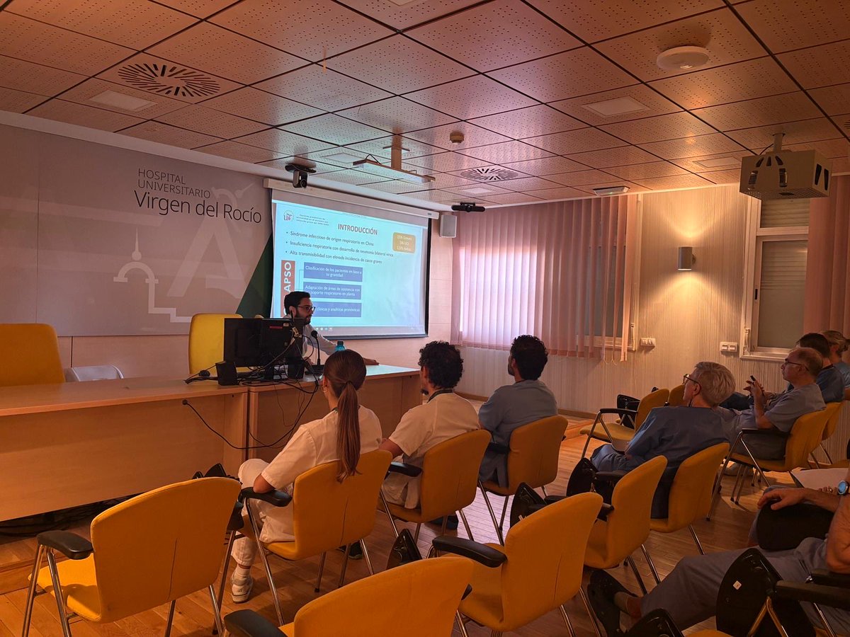 ucihuvr's tweet photo. El Dr. Joaquín Navarro del @agsnortehuelva #Hosp.Riotinto presenta los resultados de su tesis desarrollada en @hospitaluvrocio @unisevilla sobre Factores Pronósticos en el SARS CoV2. Enhorabuena compañero por este gran trabajo!! https://t.co/kLDwPwy0am