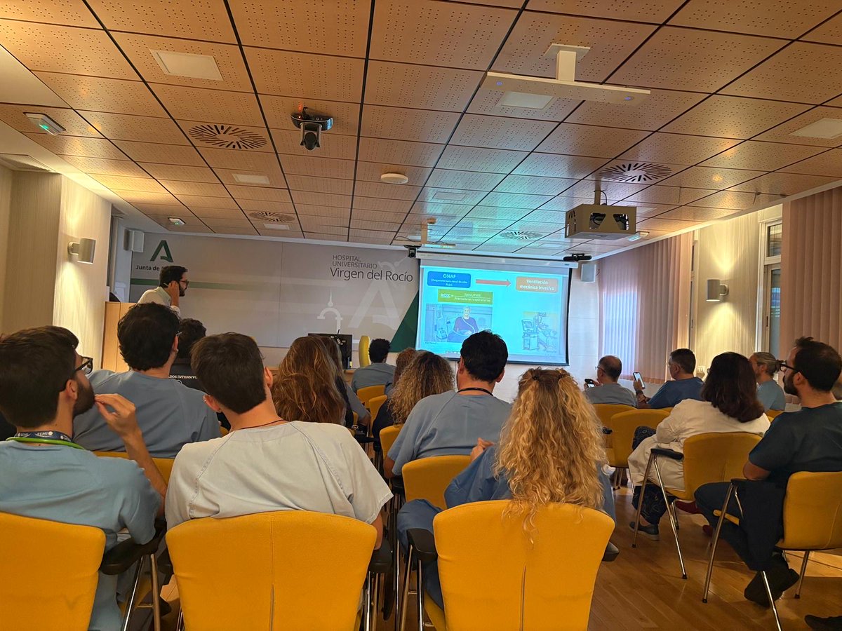 ucihuvr's tweet photo. El Dr. Joaquín Navarro del @agsnortehuelva #Hosp.Riotinto presenta los resultados de su tesis desarrollada en @hospitaluvrocio @unisevilla sobre Factores Pronósticos en el SARS CoV2. Enhorabuena compañero por este gran trabajo!! https://t.co/kLDwPwy0am