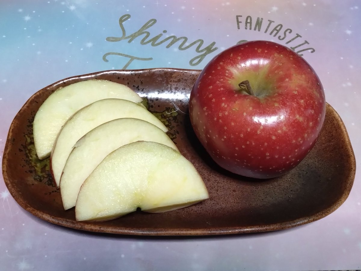 私と同じ名前のりんご🍎 「千雪(ちゆき)」です。特徴は切っても果肉が