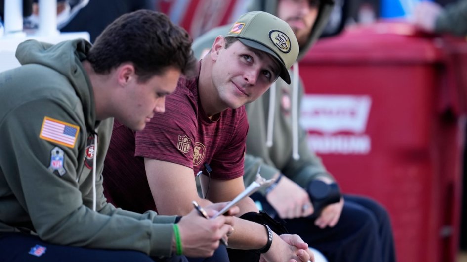 q_mars_den's tweet image. Brock Purdy is set to start for the 49ers this Sunday after recovering from his toe injury. Excited to see him lead the team against the Cardinals!  abc7news.com/post/brock-pur…