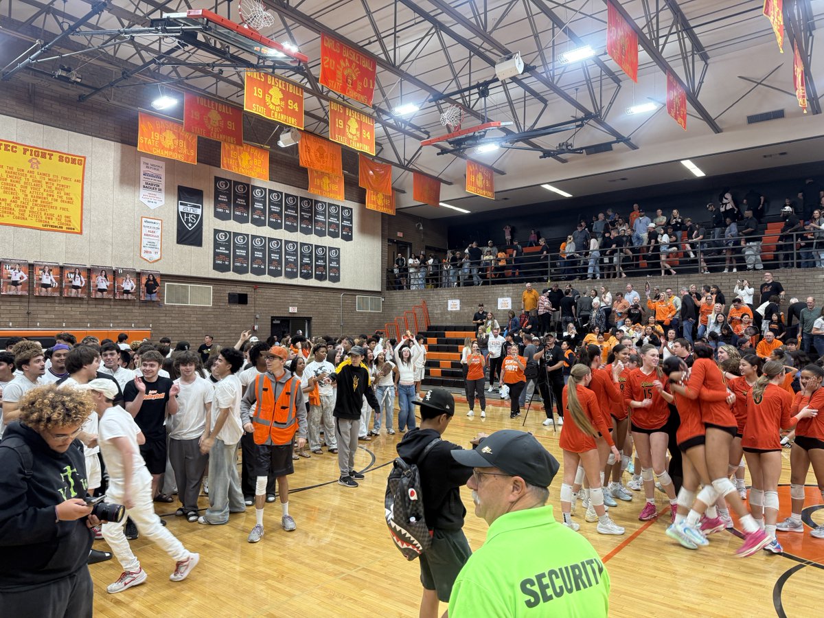 AaronFrana's tweet image. @CoronaDelSolVB⁩ is headed to the 2025 AIA 6A Girls Volleyball State Championship Game on Saturday! Proud of our girls and coaching staff for earning their shot at the title. Let’s finish strong! #Aztecs