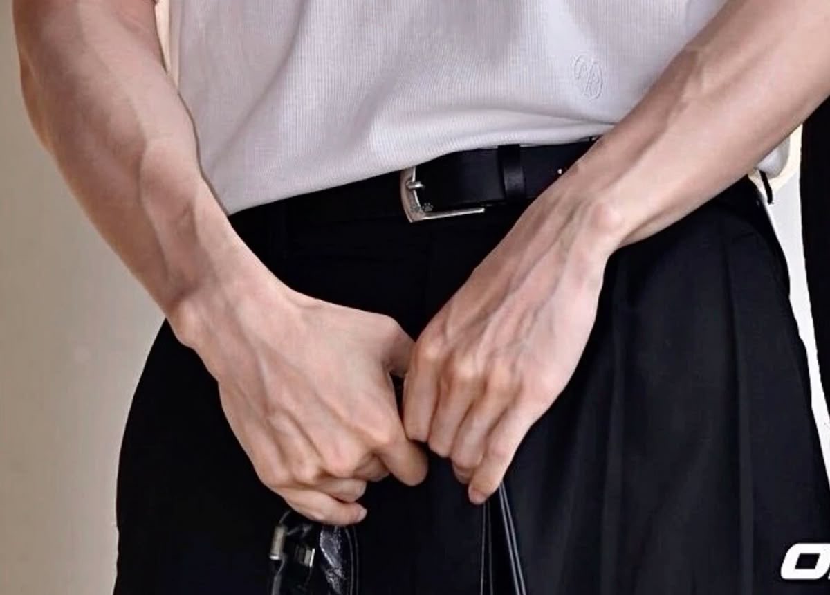 Yunhos hands this,mingis hands that! I  want to talk about YEOSANGS HANDS