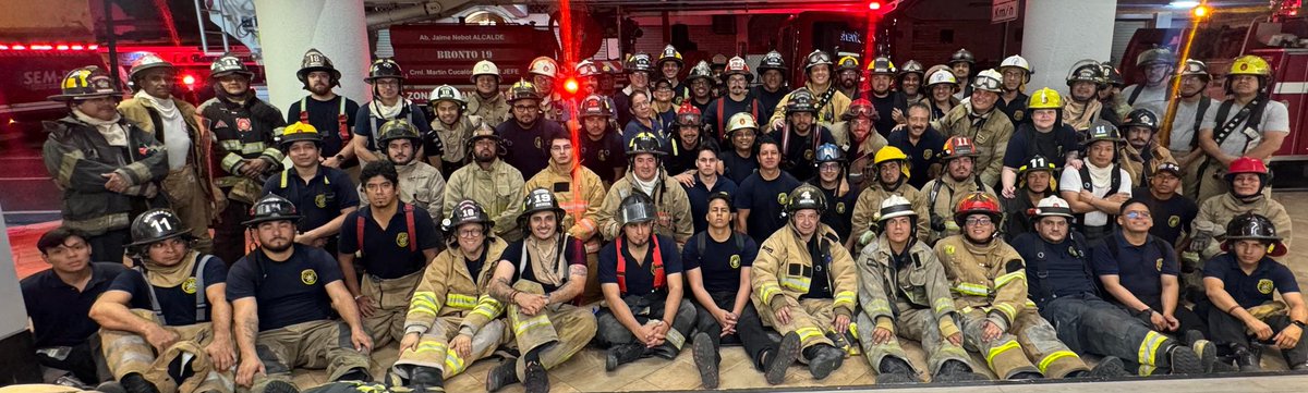 vhg1978's tweet photo. SEGUNDA BRIGADA B.C.B.G. 
@BomberosGYE Abnegación y Disciplina. https://t.co/7i8llDKWXd