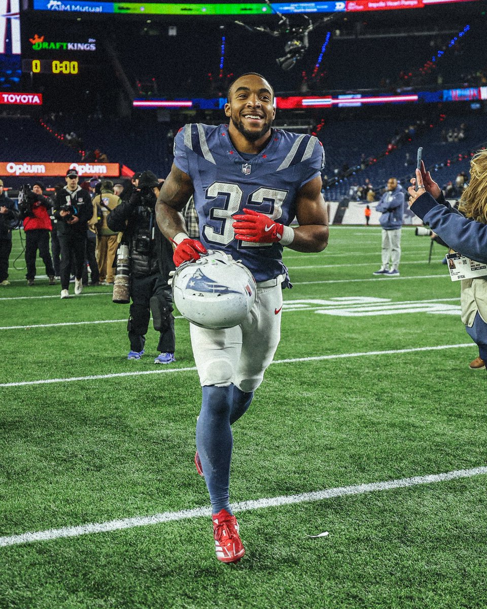 Patriots's tweet image. .@TreVeyonH4... you went OFF today 👏