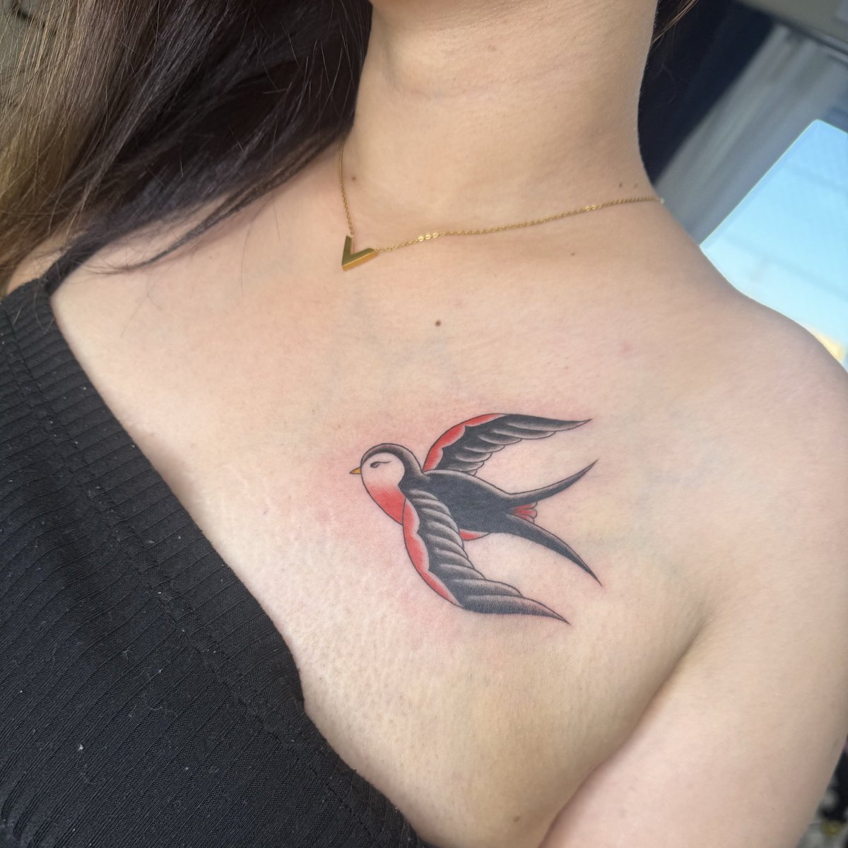 クリティ・サノンが勇気と夢を象徴する新しいハチドリのタトゥーを披露。 #kritisanon #as, image size:1200x1200