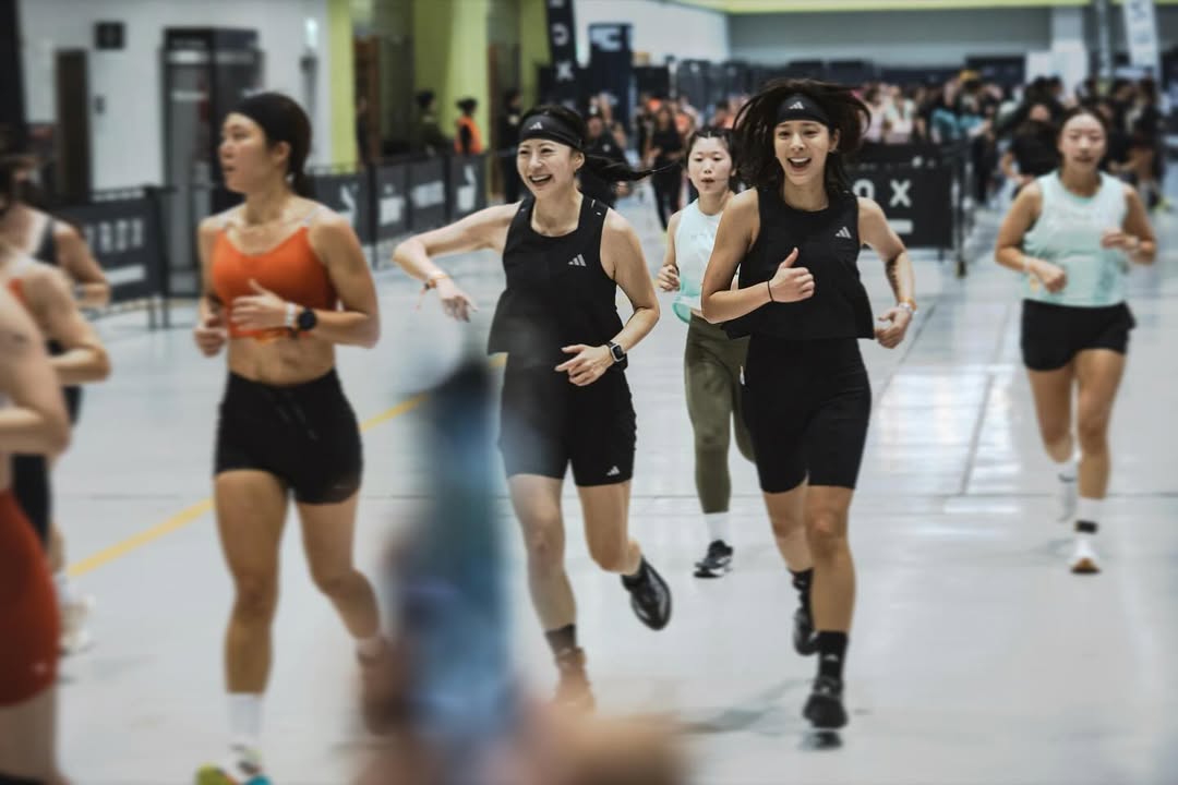 seolberryy's tweet photo. GIRLLL OMGGG. She did the HYROX fitness competition with Kim Hyelee and finished in 1 hour 28 minutes!! You nailed it.. so proud of you Inah!

#SeolInah #Seorina #설인아 https://t.co/dMivtyEtA8