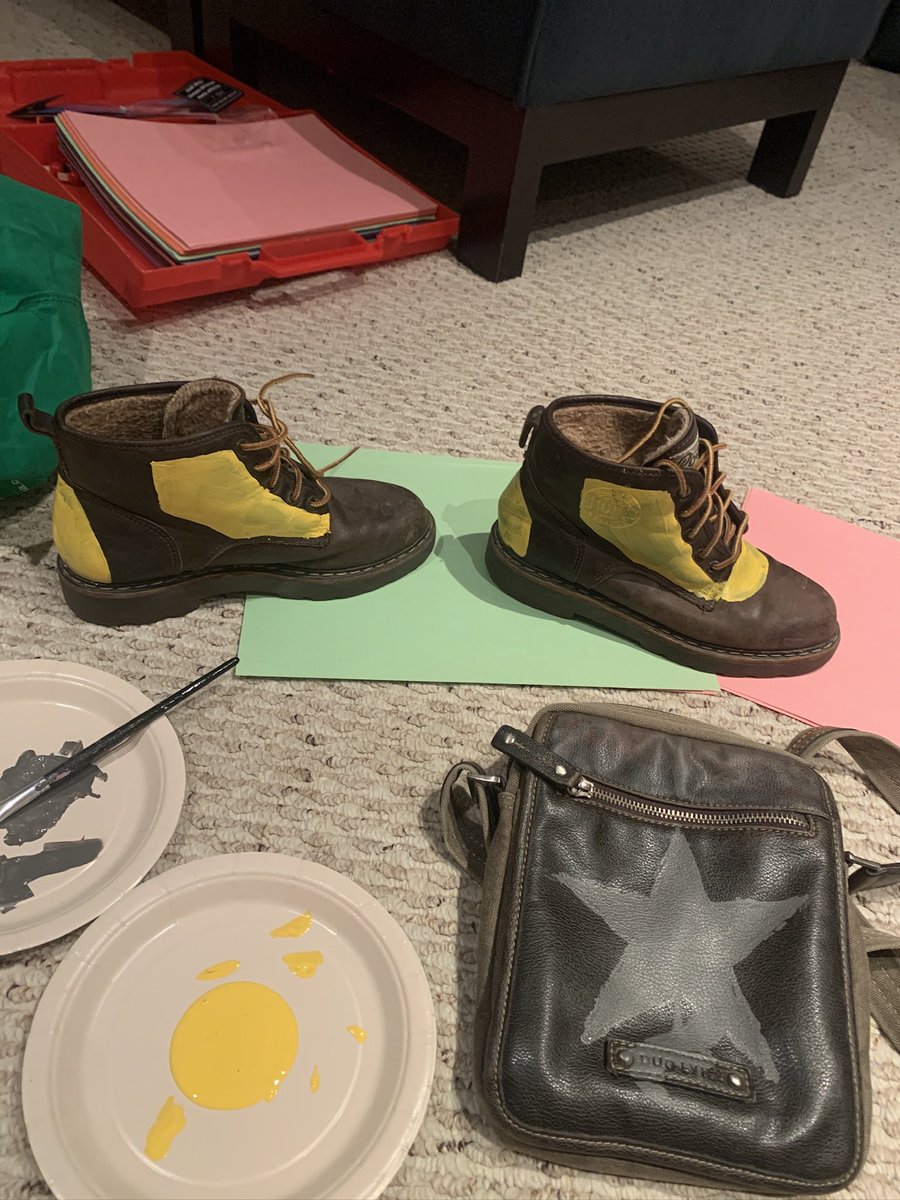 I just wish to share of this bag I crafted last fall. It’s long since been lost, and it makes me sad to look at old photos now - I just hope it made whoever found it as happy as it once made me 🎠💛