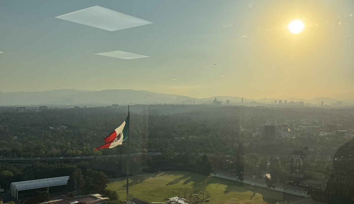 Hoy en #CDMX, en un evento organizado con <a href="/camescommx/">Cámara Española de Comercio en México</a> y la OFECOME de España en México, he analizado los retos y oportunidades que el nuevo entorno geopolítico brinda a las empresas españolas en 🇲🇽. Todo es posible con inteligencia económica, financiación y seguro adecuados.