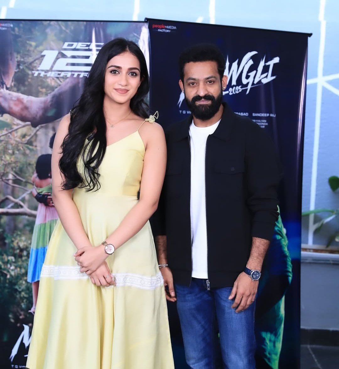 From learning Telugu through his films and songs, to him launching my debut film's teaser... A day to remember when I meet everyone's and  MY FAVOURITE STAR
<a href="/tarak9999/">Jr NTR</a> 🔥🔥🔥🔥
          
            :- Actress #SakshiMhadolkar