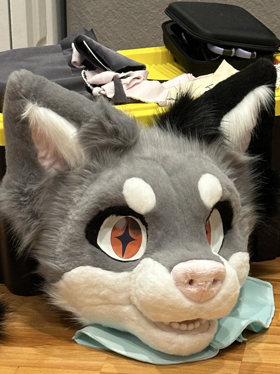 t4zerr's tweet image. WIP- pardon the messy studio teehee