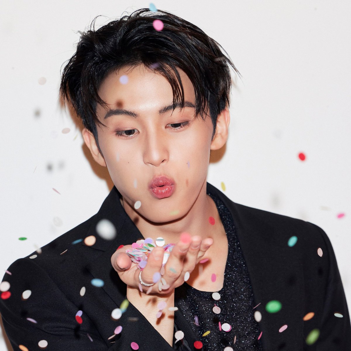 markmoIo's tweet photo. 😗🤏🏻 https://t.co/SX28CSPLcb
